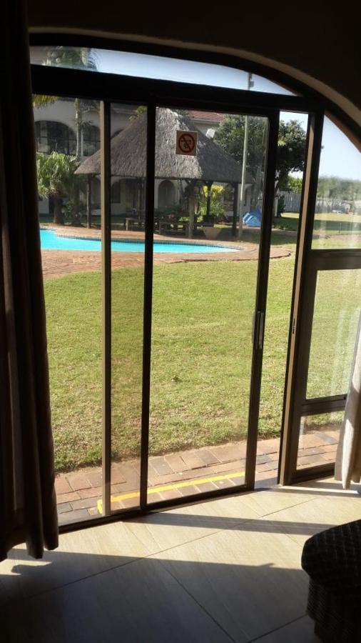 Cabanas del Mar Amanzimtoti Exterior foto
